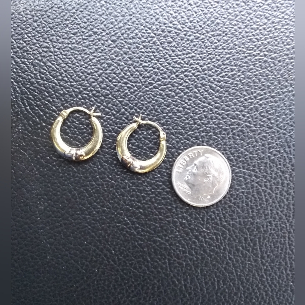 10kt🎀 Gold Earrings - Picture 2 of 5